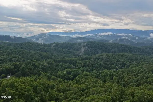 27 Shady Oaks Way, Sevierville, TN 37876