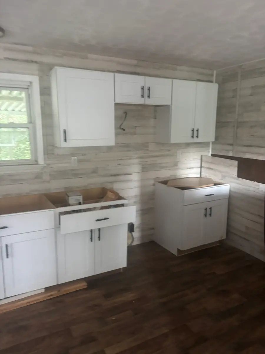 216 Collins St, Sneedville, TN 37869 - #3