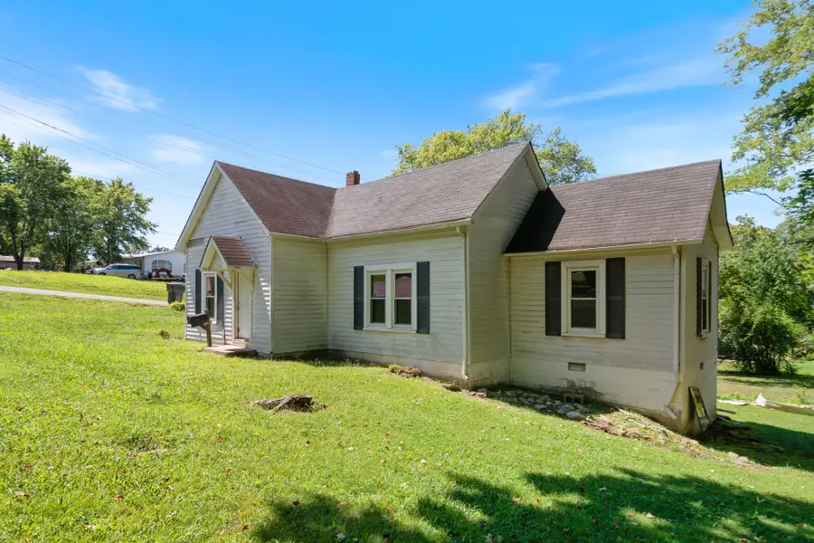 206 Freeman Ave, Dickson, TN 37055 - #3