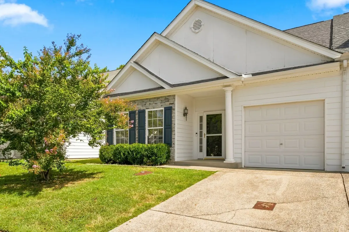 333 Harbor Village Dr, Madison, TN 37115 - #1