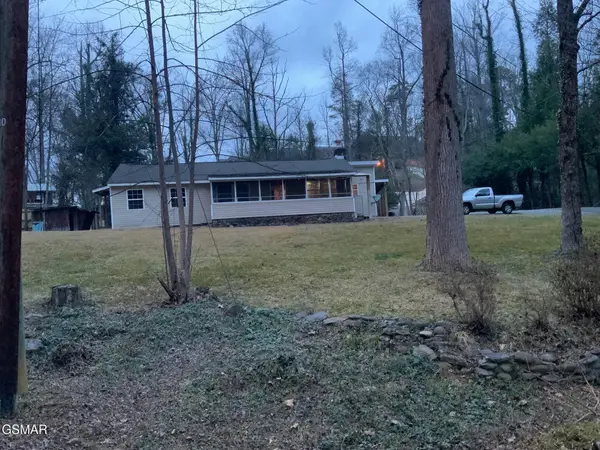 517 Laurel Avenue, Gatlinburg, TN 37738
