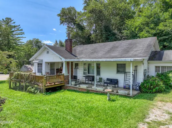 1103 Academy Circle, Dandridge, TN 37725
