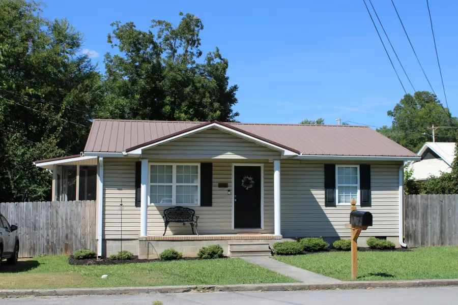102 Madison St, McMinnville, TN 37110 - #2