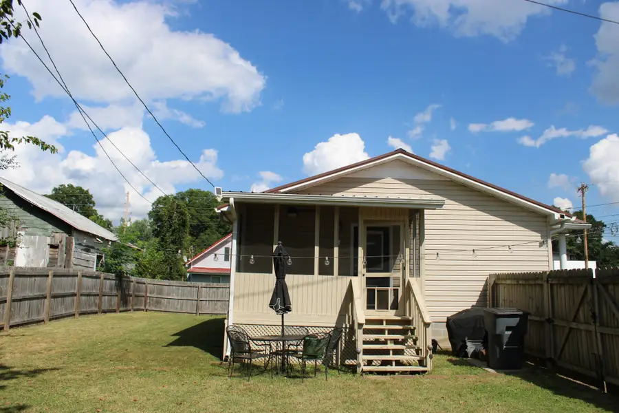 102 Madison St, McMinnville, TN 37110 - #3