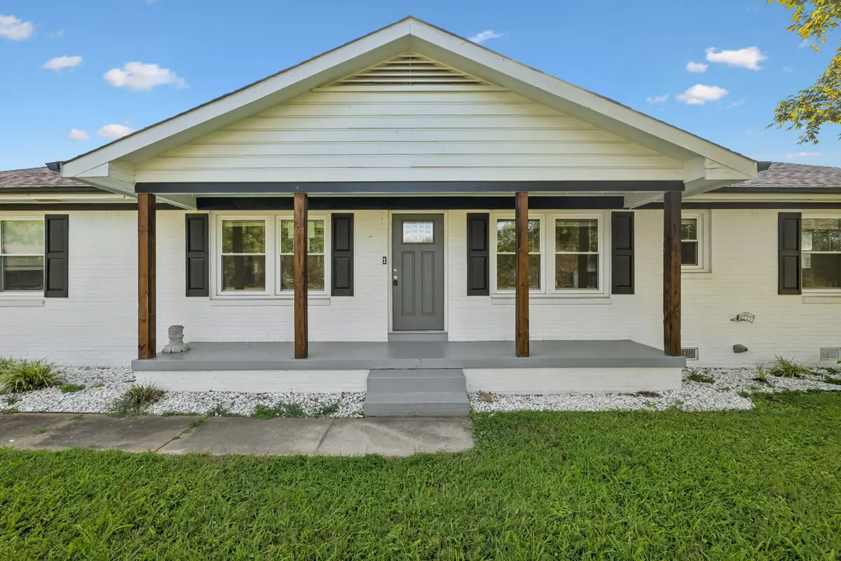 110 Sherwood Dr, Waverly, TN 37185 - #1
