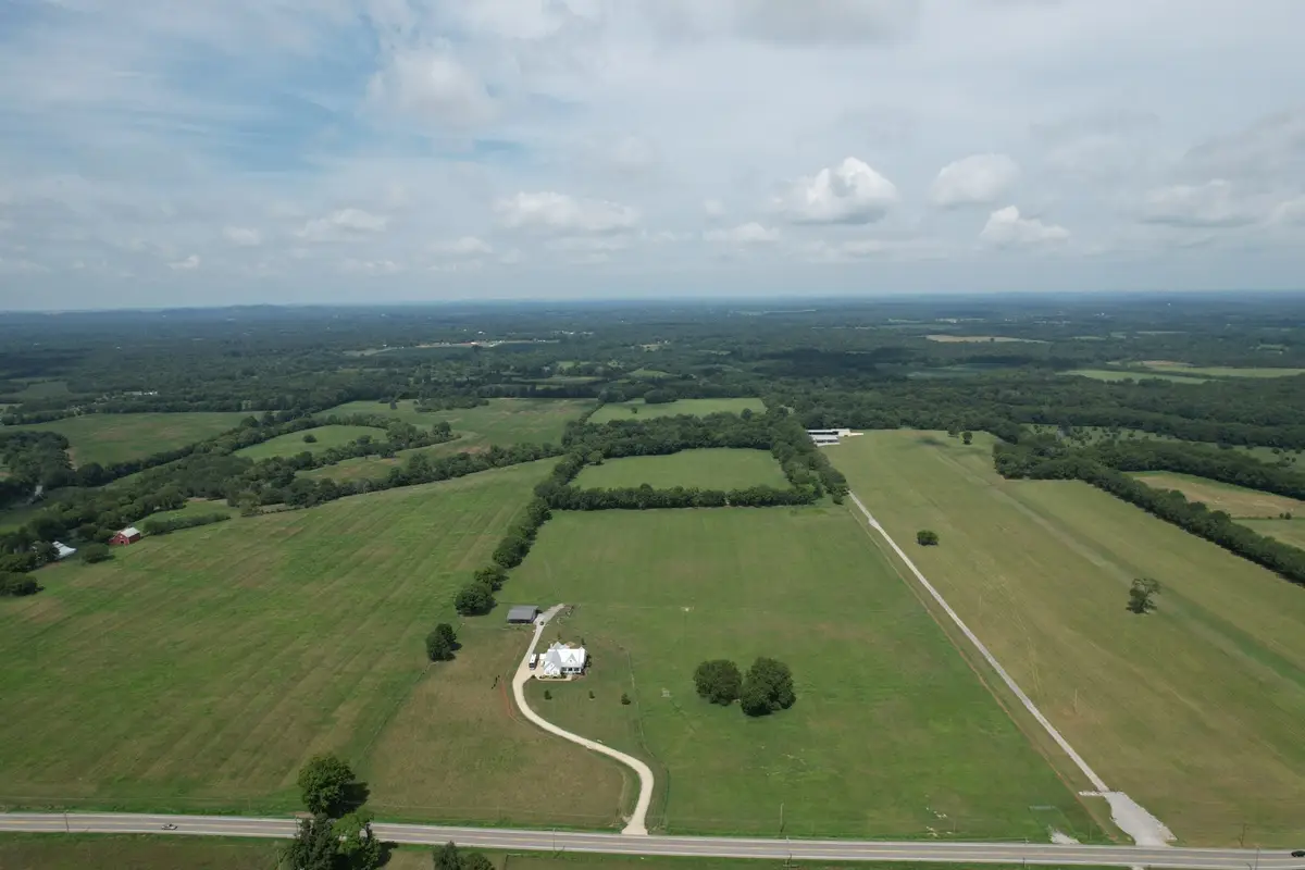 3130 Nashville Hwy, Lewisburg, TN 37091 - #1