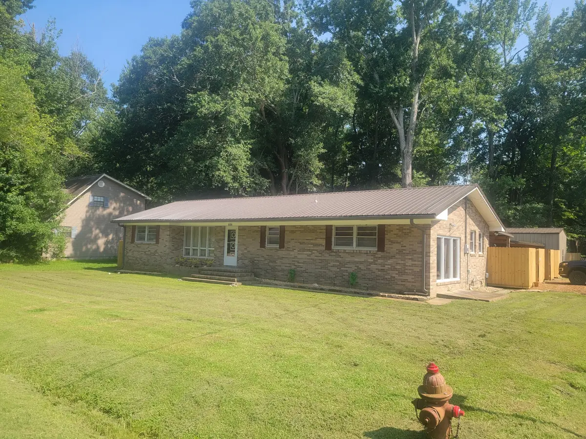 606 Franklin Dr, Paris, TN 38242 - #1