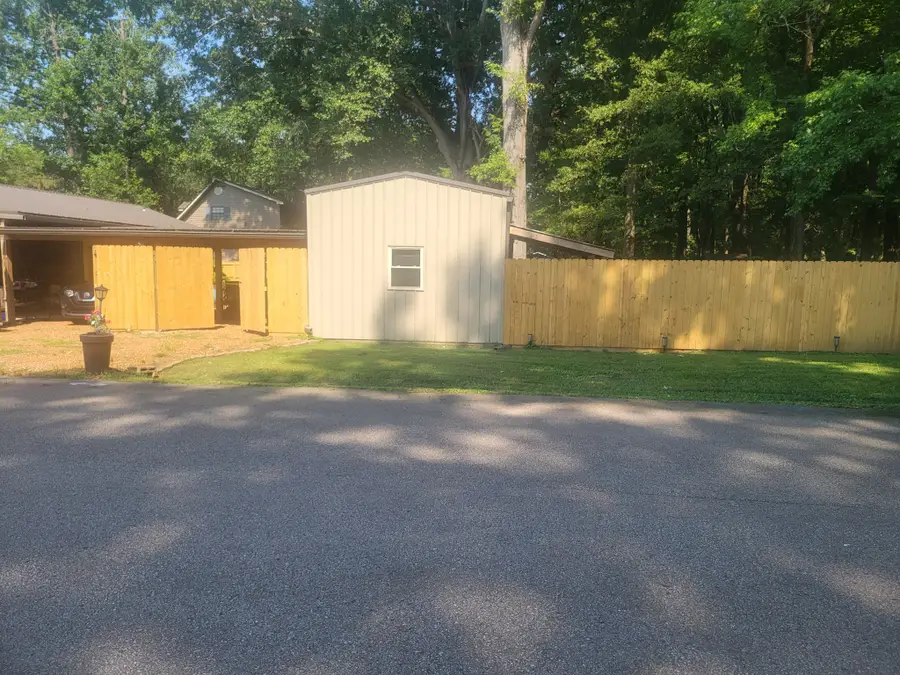 606 Franklin Dr, Paris, TN 38242 - #2