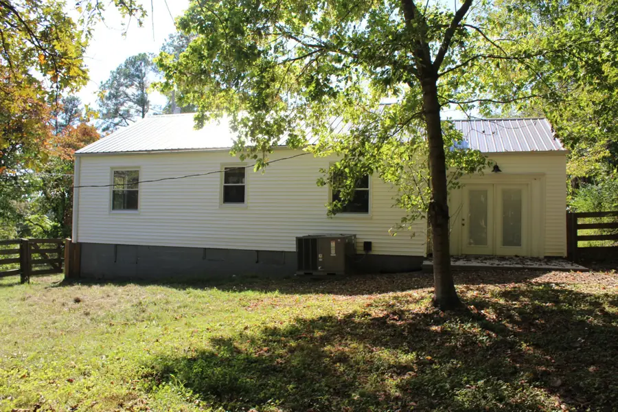78 College St, Erin, TN 37061 - #3