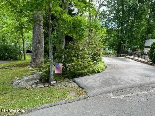 4224 E Parkway Pkwy, Gatlinburg, TN 37738