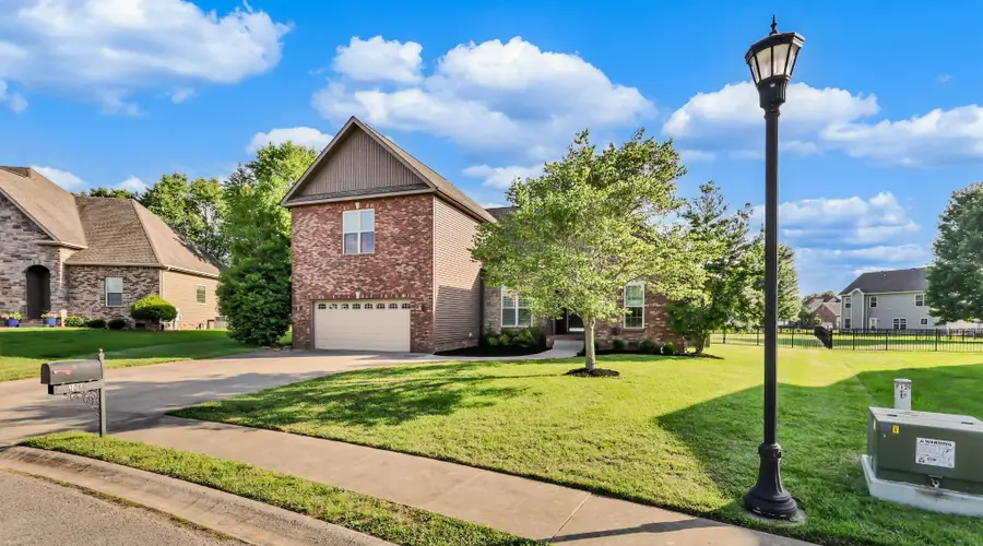 126 Parkland Cir, Clarksville, TN 37043 - #3