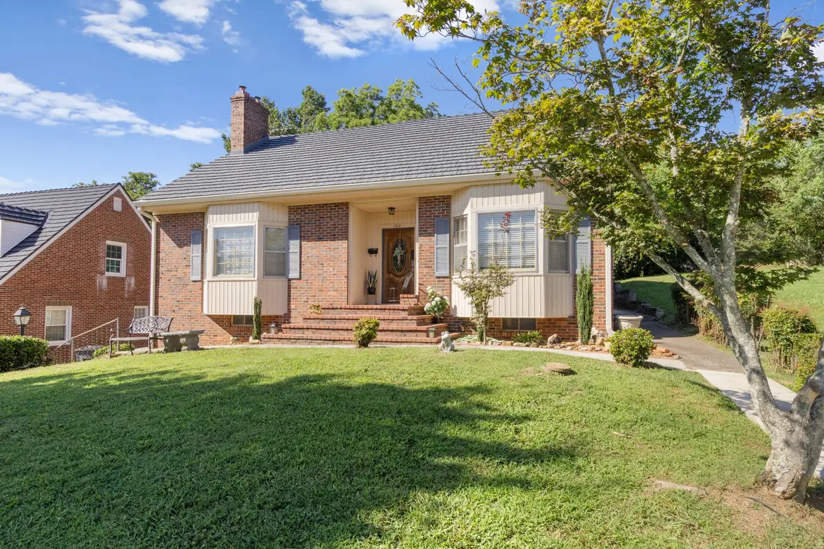 102 W Lawn St, McMinnville, TN 37110 - #1
