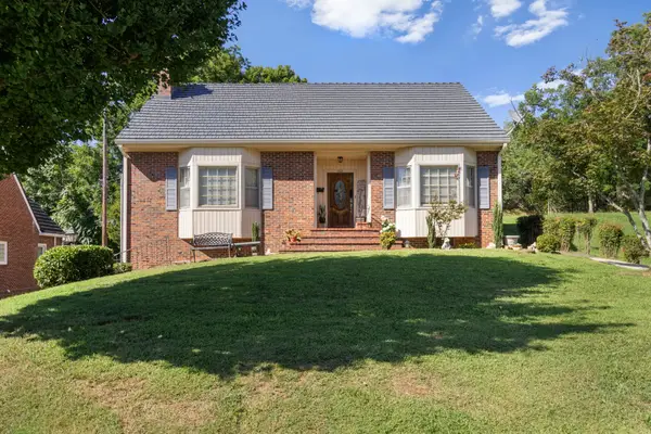 102 W Lawn St, McMinnville, TN 37110