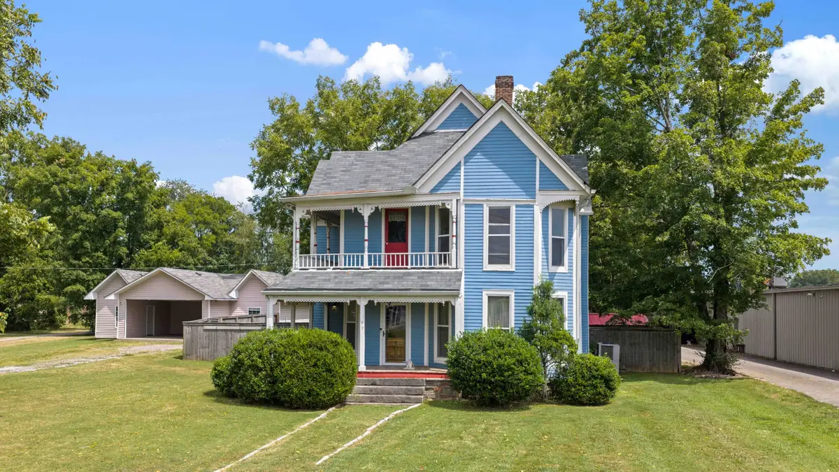 204 S Horton Pkwy, Chapel Hill, TN 37034 - #1