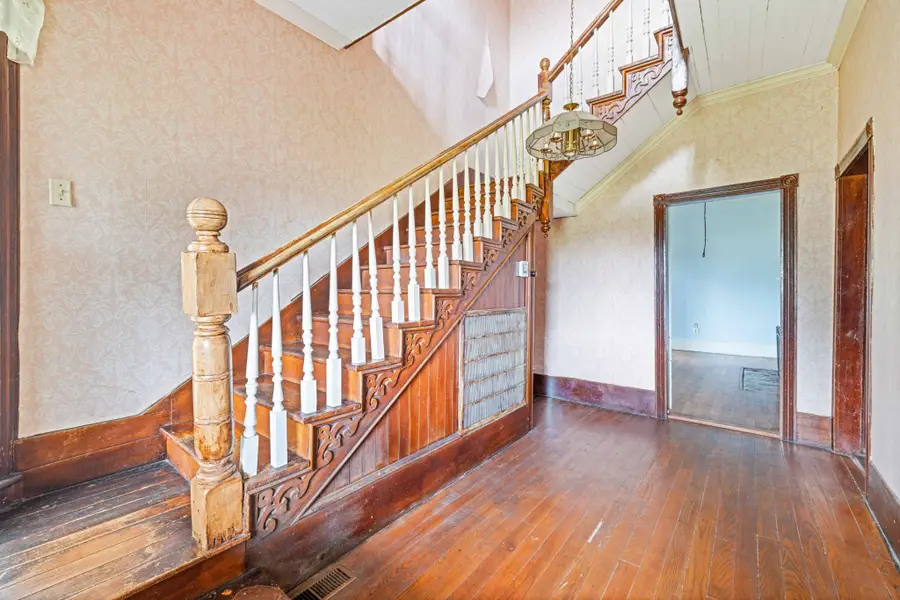 204 S Horton Pkwy, Chapel Hill, TN 37034 - #2
