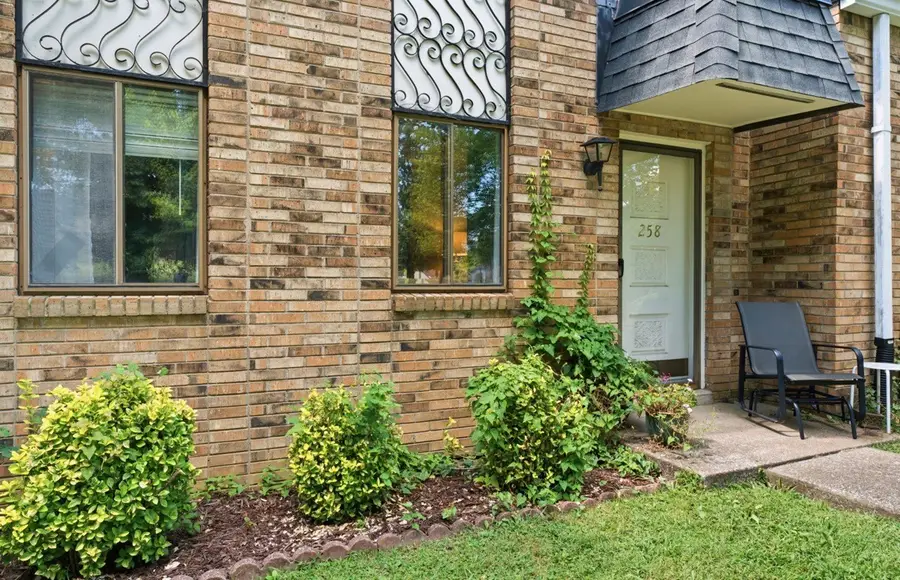 258 Lake Chateau Dr, Hermitage, TN 37076 - #3