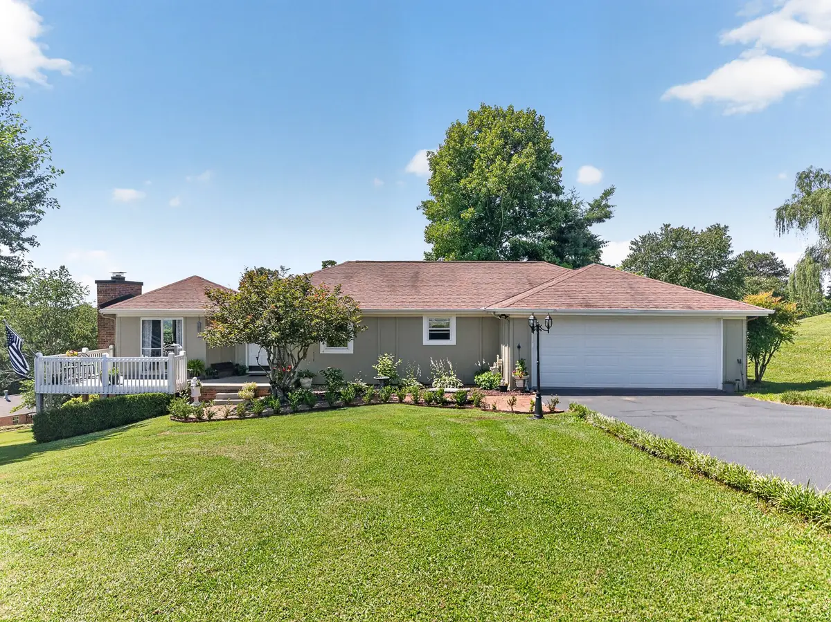 1031 Montcrest Dr, Lenoir City, TN 37771 - #1