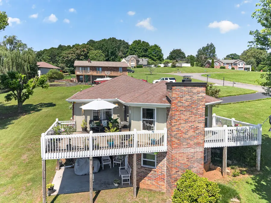 1031 Montcrest Dr, Lenoir City, TN 37771 - #2