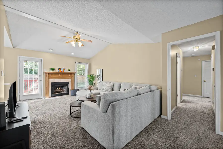 1344 Bluebonnet Dr, Clarksville, TN 37042 - #2
