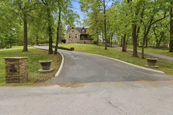 2105 Alpine Dr, Columbia, TN 38401