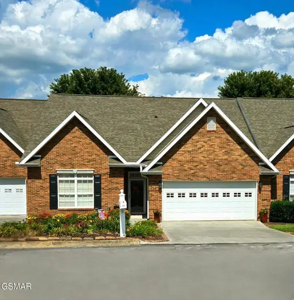 240 River Garden Court, Sevierville, TN 37862