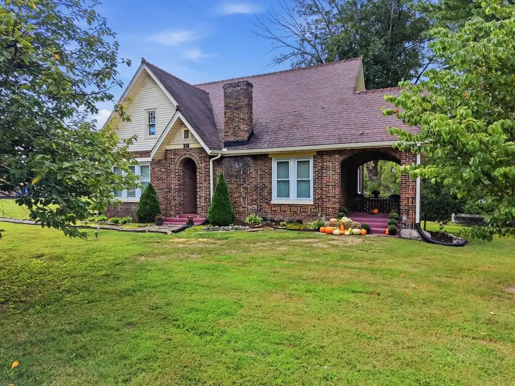 507 Lafayette Rd, Red Boiling Springs, TN 37150 - #1