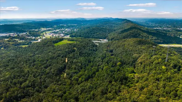 5335 Spalding Dr, Ooltewah, TN 37363