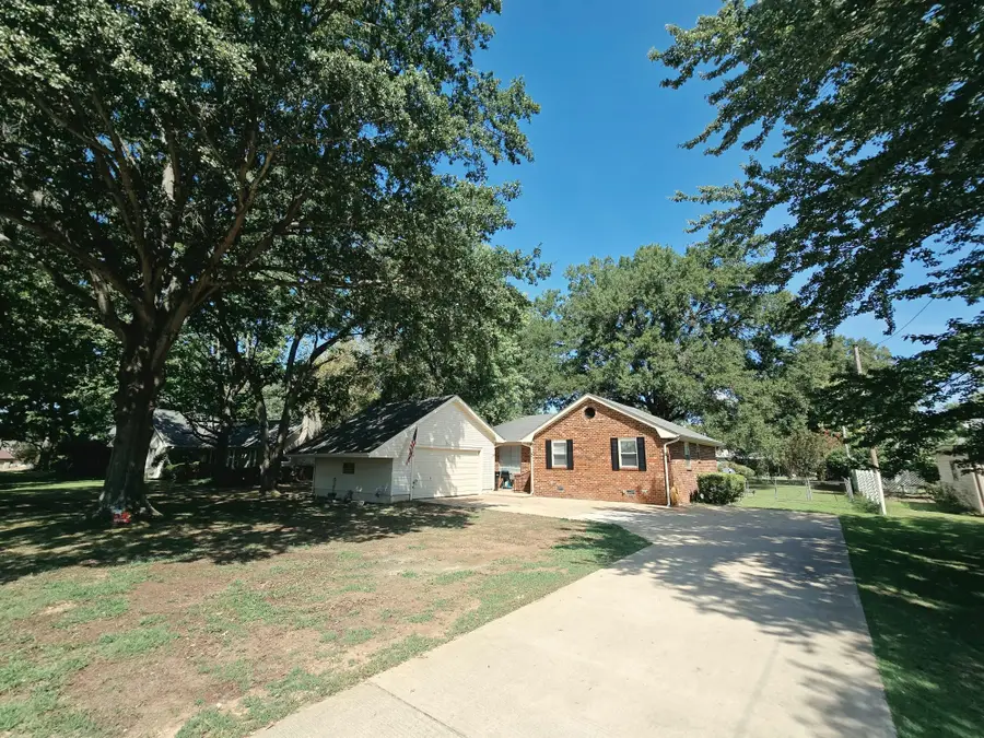 2407 Stoneville Street, Dyersburg, TN 38024 - #2