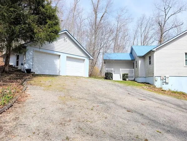 446 E Cove Rd, Monterey, TN 38574