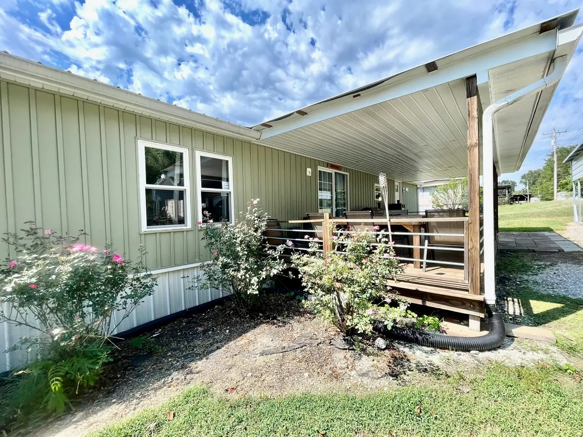 215 Cypress Creek Cv, Linden, TN 37096 - #1
