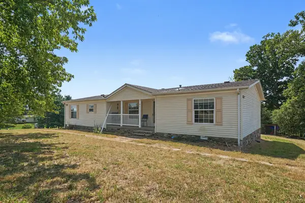 97 Claude Fox Rd, Lafayette, TN 37083