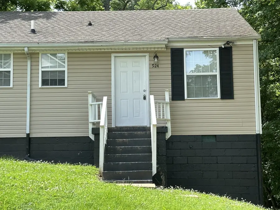 928 Woody Hills Dr, Clarksville, TN 37040 - #2