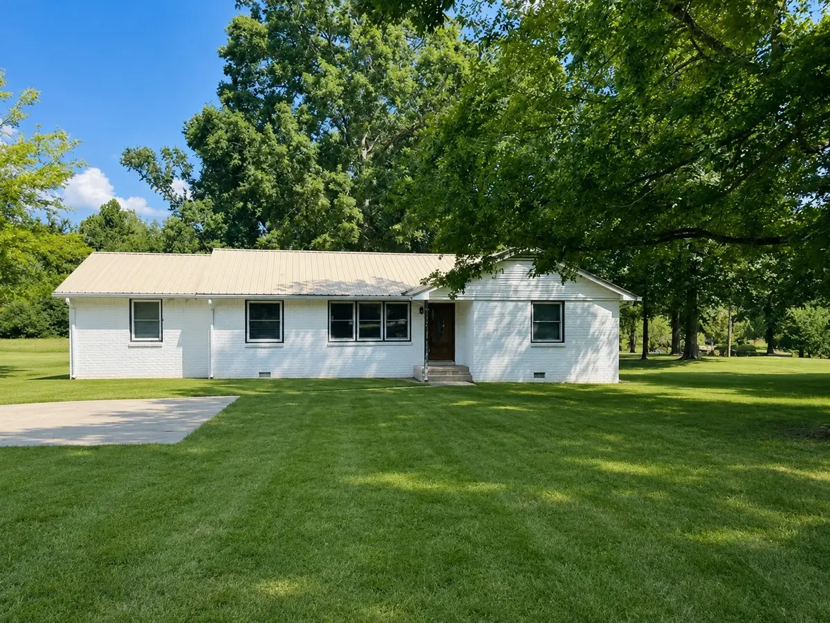 249 Indian Creek Dr, New Johnsonville, TN 37134 - #1