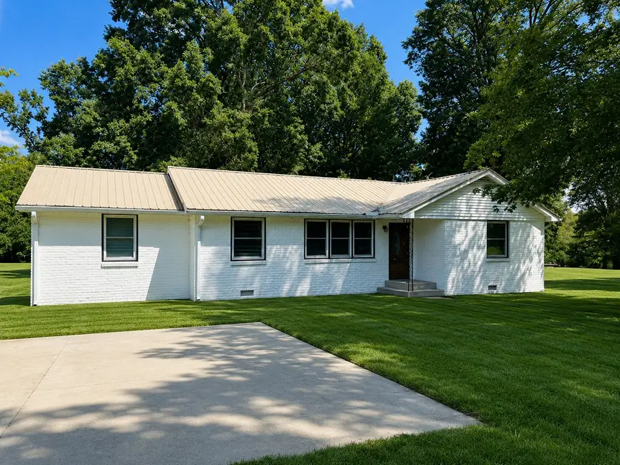 249 Indian Creek Dr, New Johnsonville, TN 37134 - #2