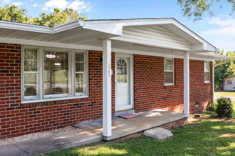 220 Roby Dr, Erin, TN 37061 - #2