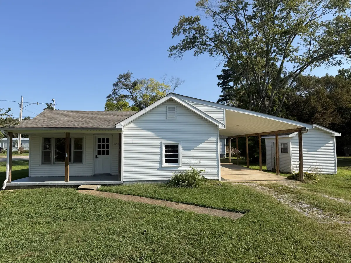 429 W 3rd Ave, Hohenwald, TN 38462 - #1