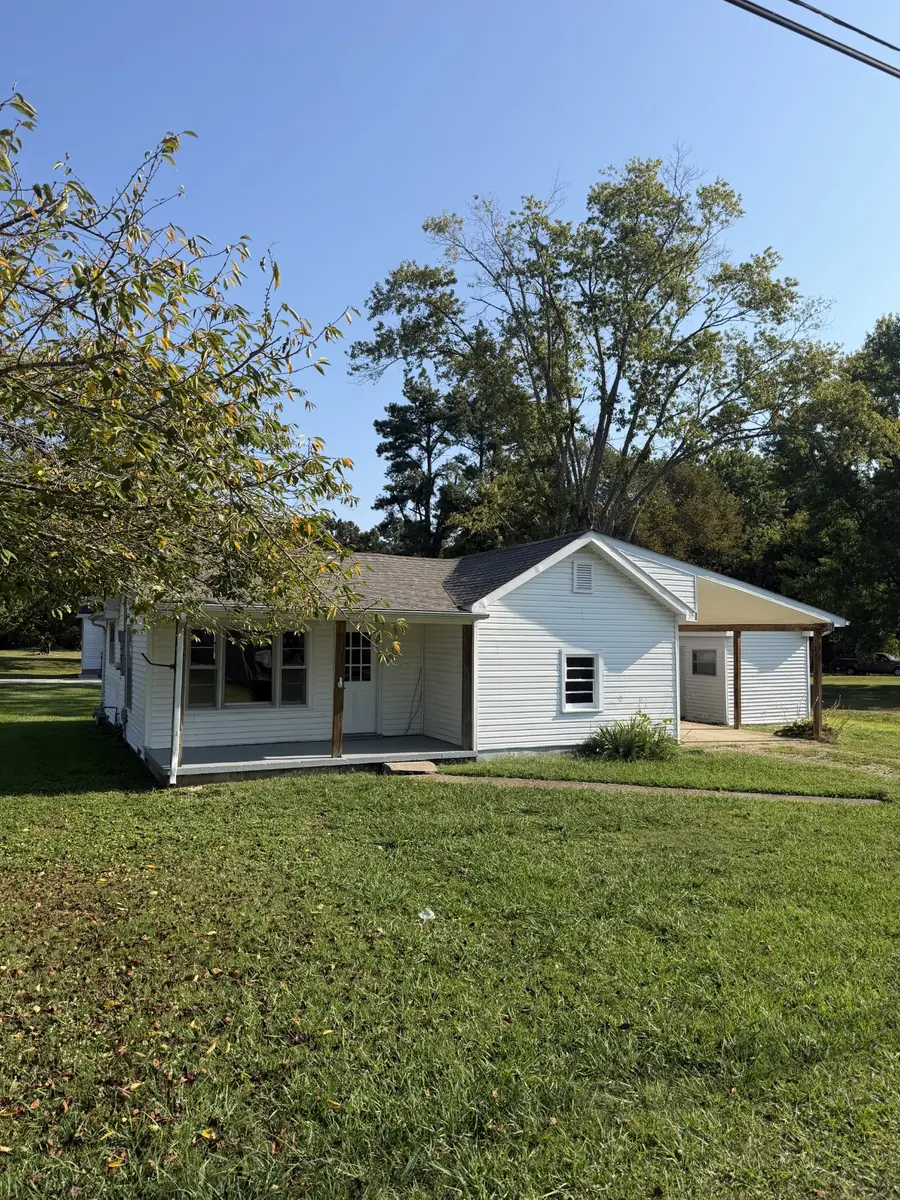 429 W 3rd Ave, Hohenwald, TN 38462 - #2