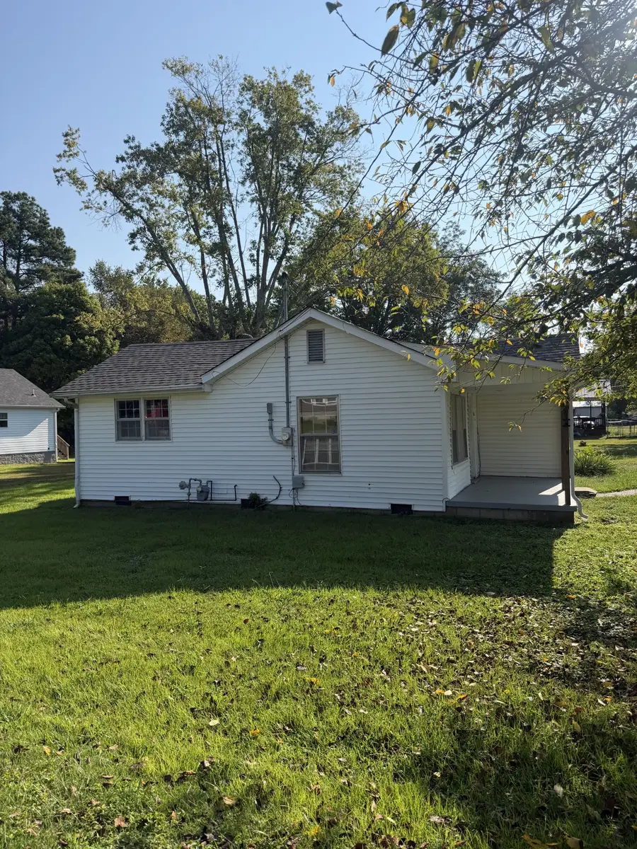 429 W 3rd Ave, Hohenwald, TN 38462 - #3