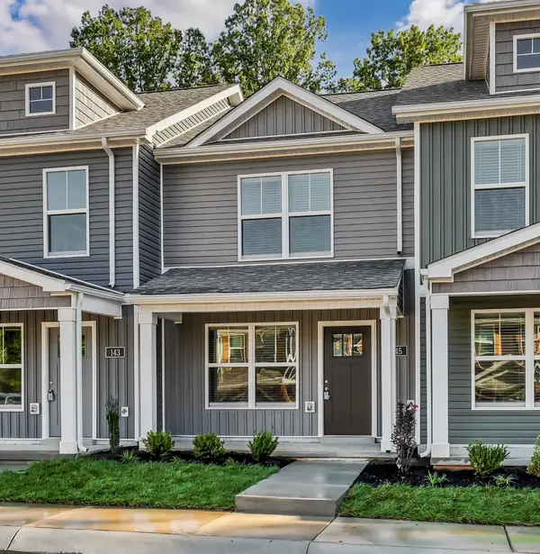 145 Quarry Point Dr, Clarksville, TN 37043