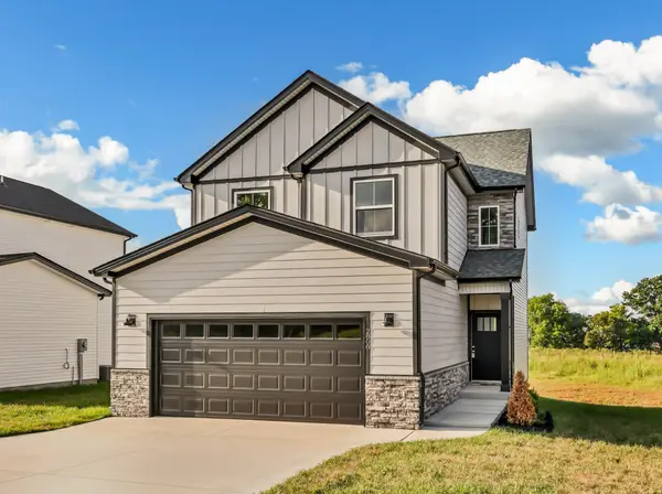 2808 Brewster Dr, Clarksville, TN 37042