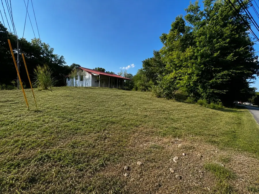 178 S West St, Decaturville, TN 38329 - #2
