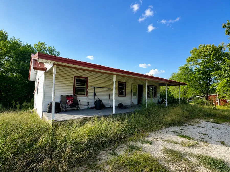 178 S West St, Decaturville, TN 38329 - #3