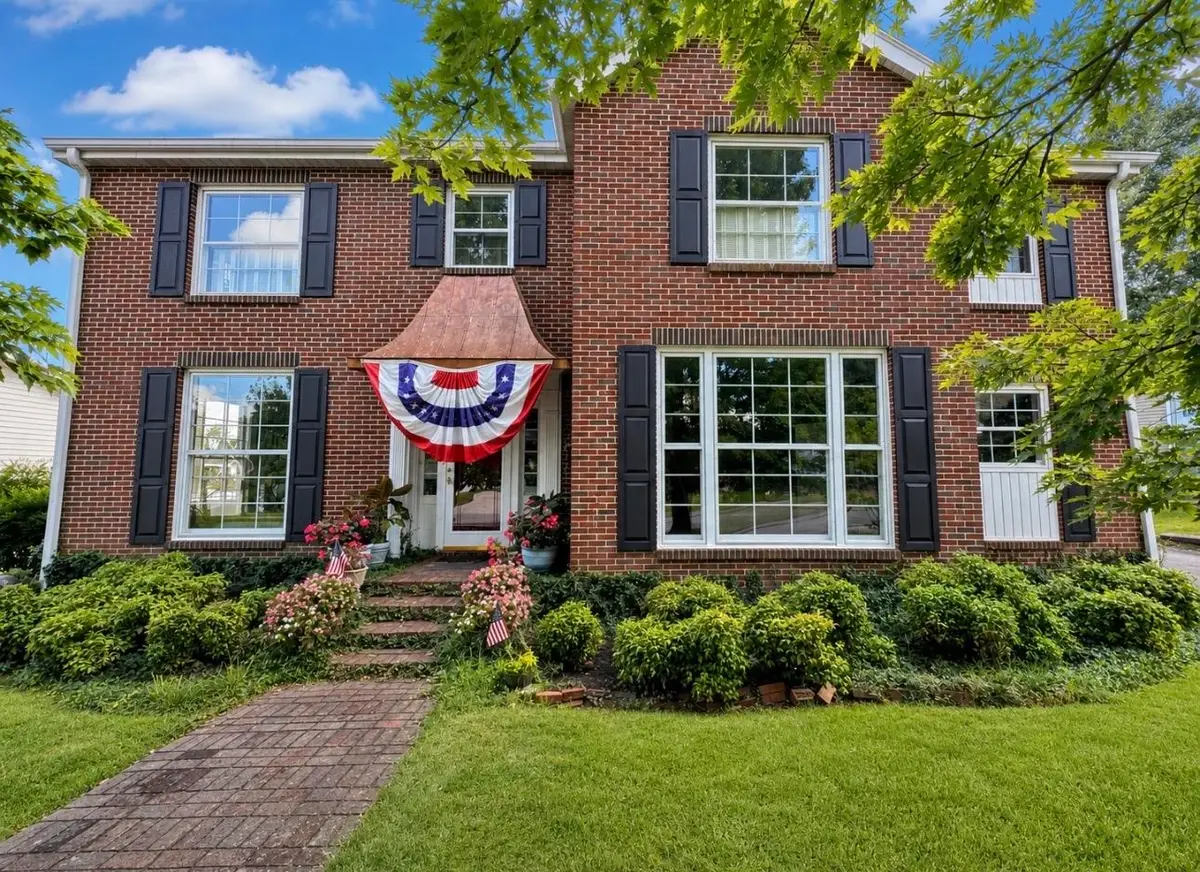 307 W Main St, Smithville, TN 37166 - #1