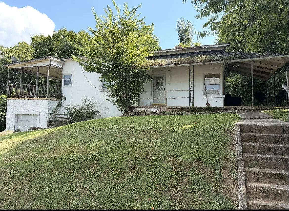 501 W 14th St, Columbia, TN 38401 - #1