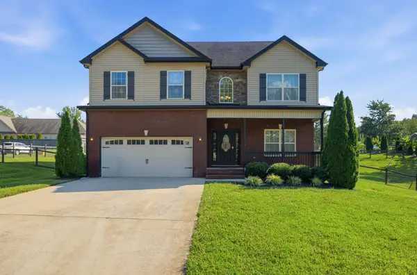 615 Glenstone Springs Dr, Clarksville, TN 37043