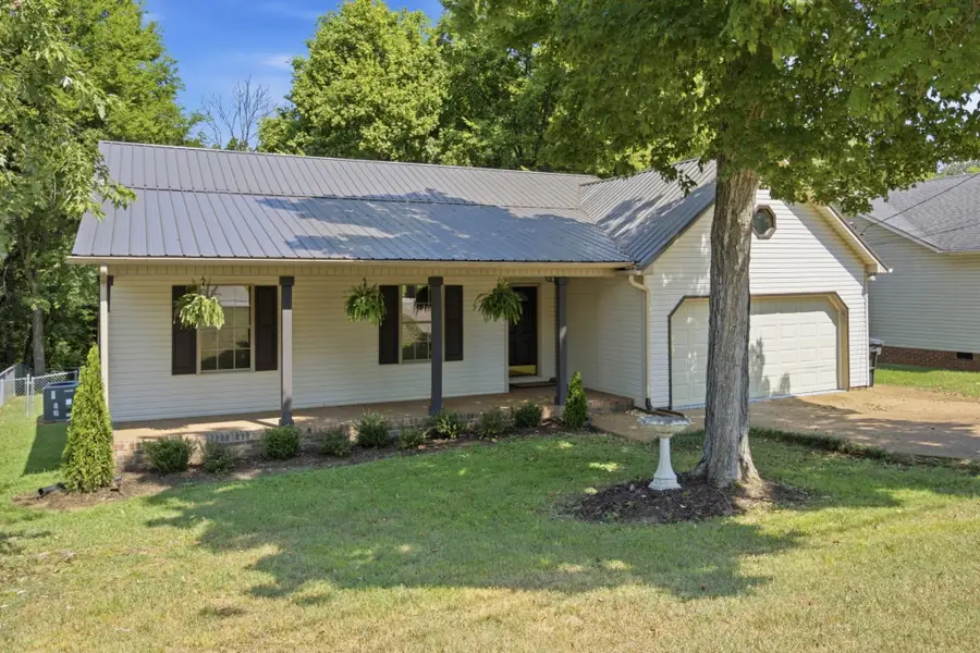 208 Valley Dr, Columbia, TN 38401 - #2