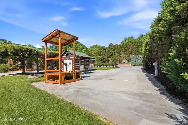 1908 Lizi Loop Way, Sevierville, TN 37862