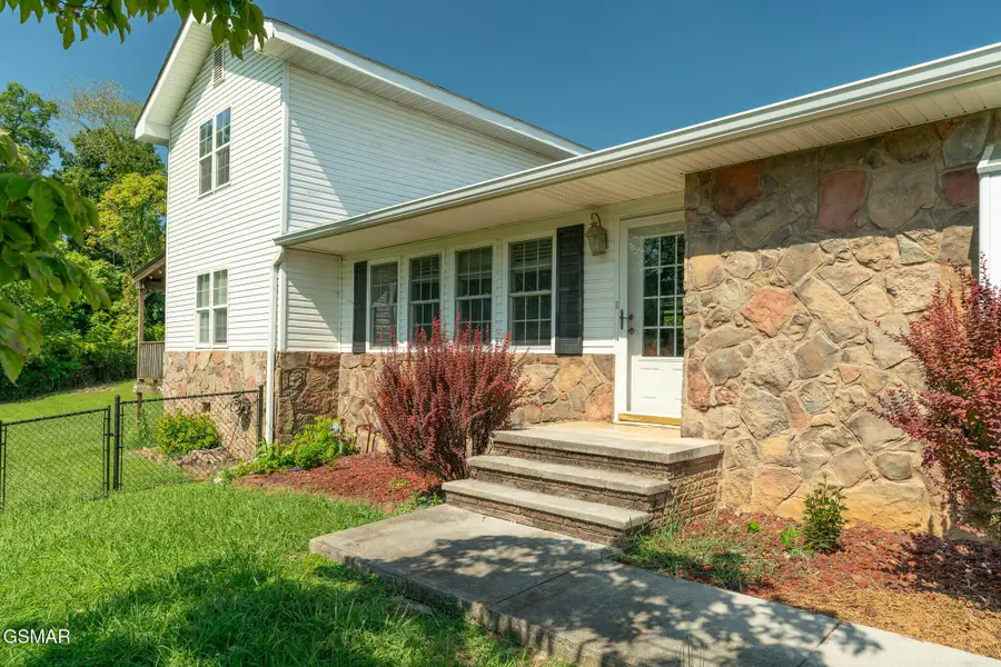 920 Oakwood Drive, Dandridge, TN 37725 - #3