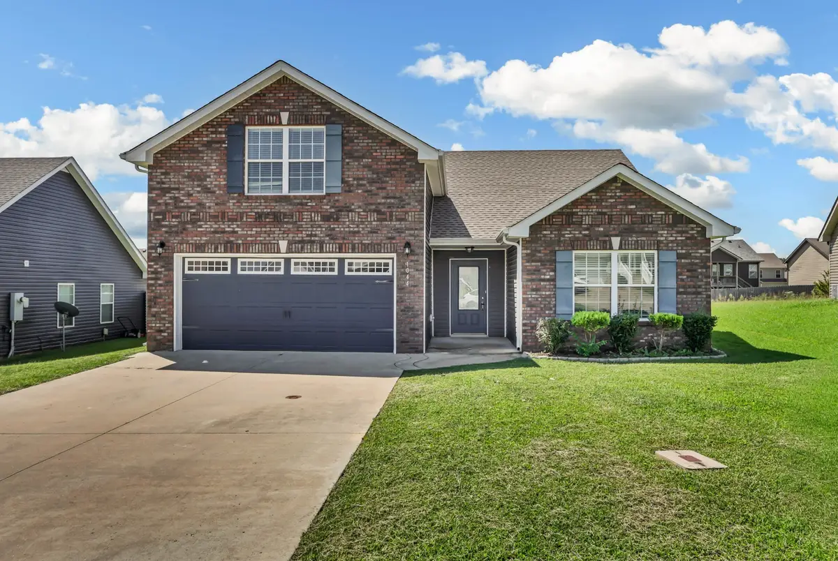1044 Charles Thomas Dr, Clarksville, TN 37042 - #1