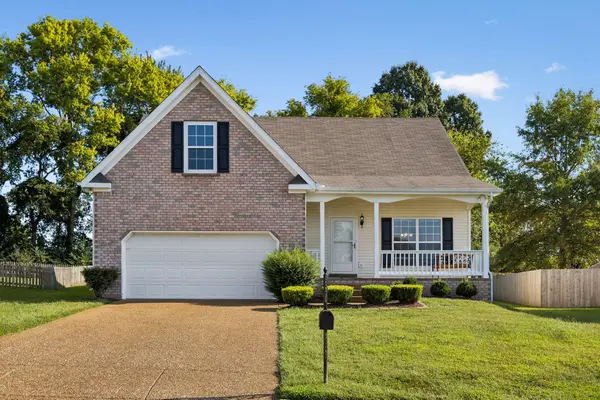 1002 Persimmon Dr, Spring Hill, TN 37174